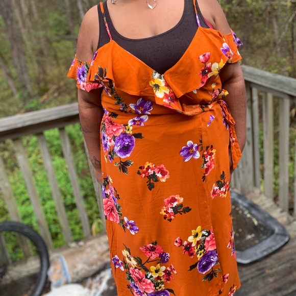 Floral Wrap Dress *Plus Size* - Picture 4 of 4